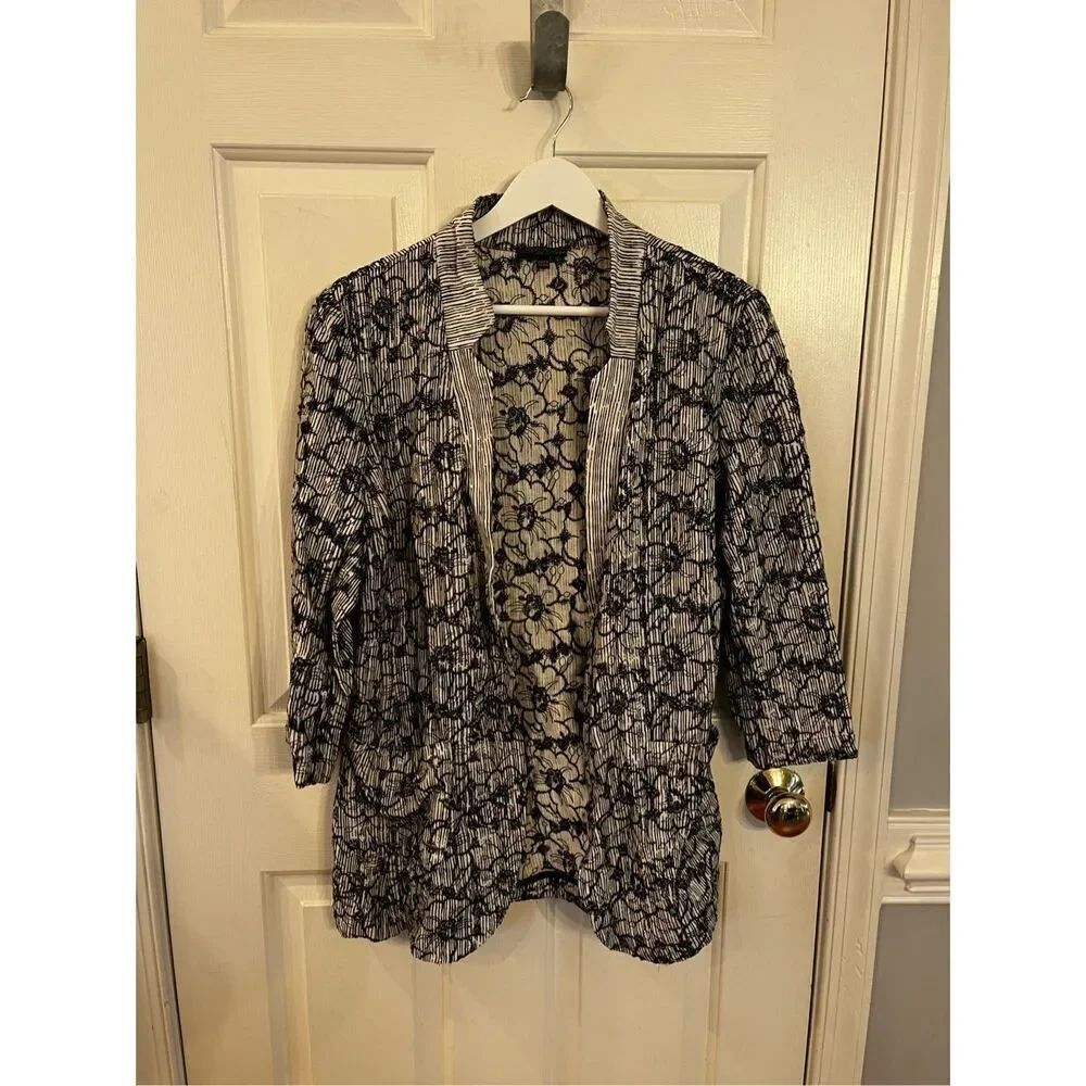 Alberto Makali White & Black Eyelet Floral Embroidered Open Front Linen Jacket s